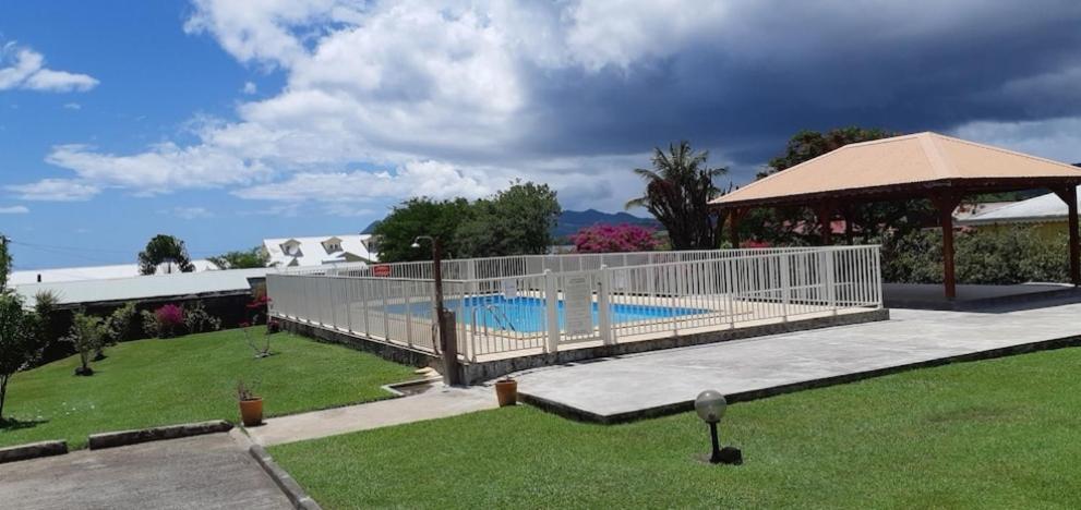 Ti'Bakoua A Sainte-Luce Plage Et Piscine Exteriör bild